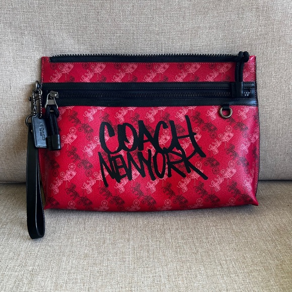 NWT coach Carryall Pouch With Coach New York Graffiti PrintMFSRP$298 - Picture 1 of 1
